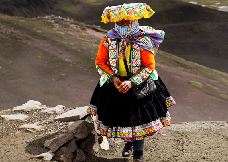Colorfull dress in the Rainbow Mountain Tour